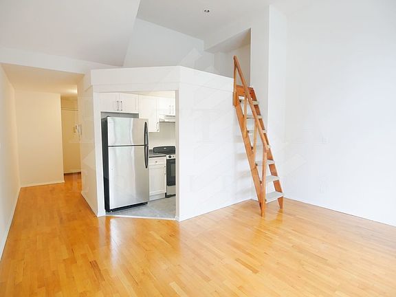 5th image of 105 Lexington Ave APT 2B