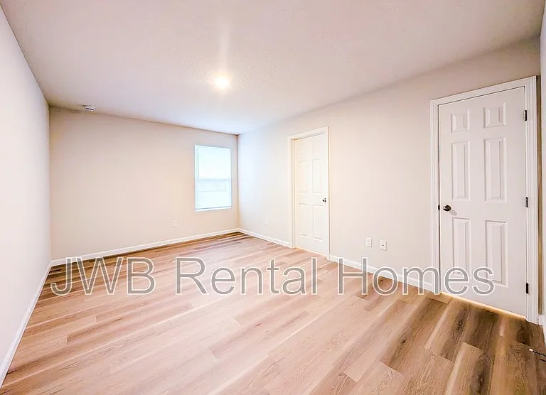 3627 McMillan Ave — Photo 5