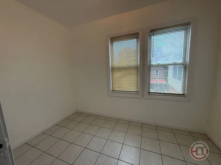 1537 McDonald St #3 — Photo 7