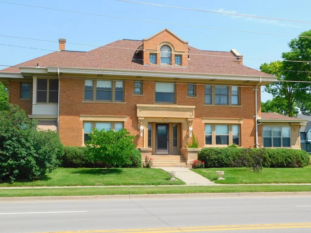 Building Photo - 1103 Main St