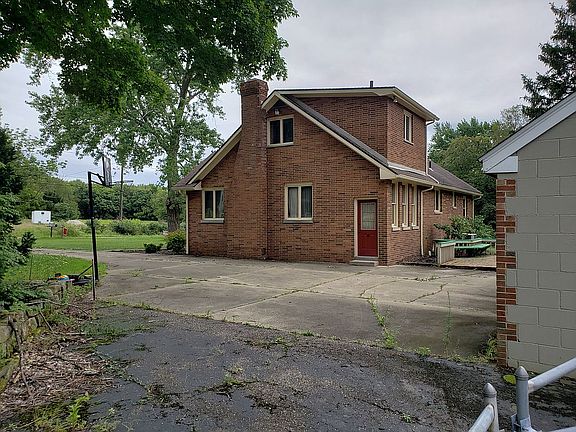 2nd image of 1405 Newton St