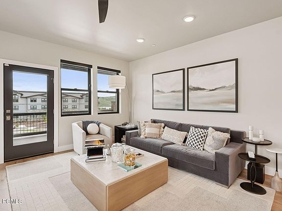 5th image of 1156 W Helling Cir #201
