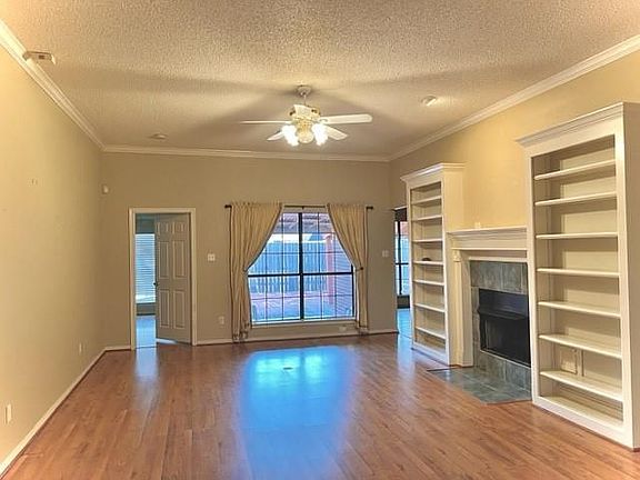2nd image of 307 Live Oak Ln