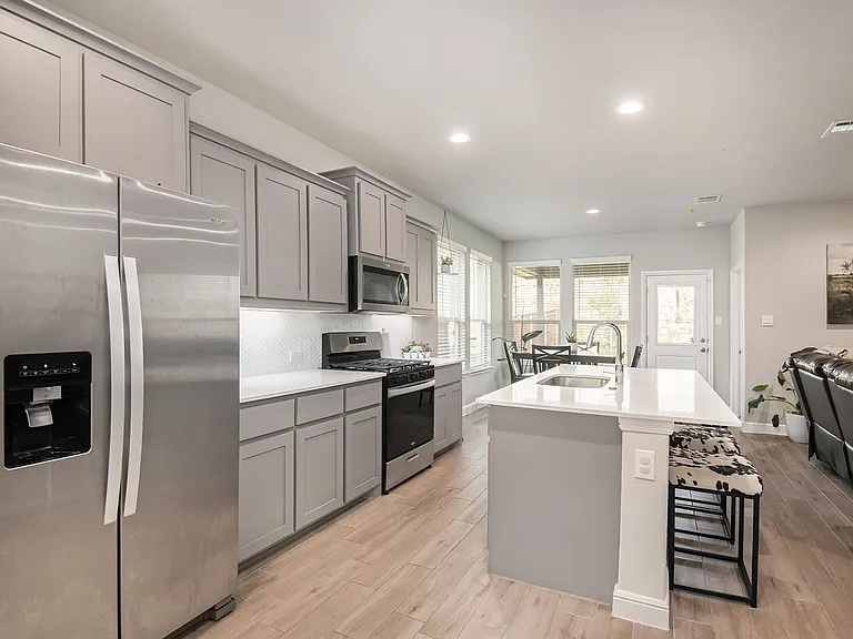 229 Dunmore Dr — Photo 11