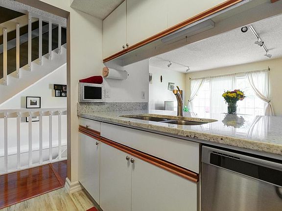 3rd image of 5333 Coral Berry Dr
