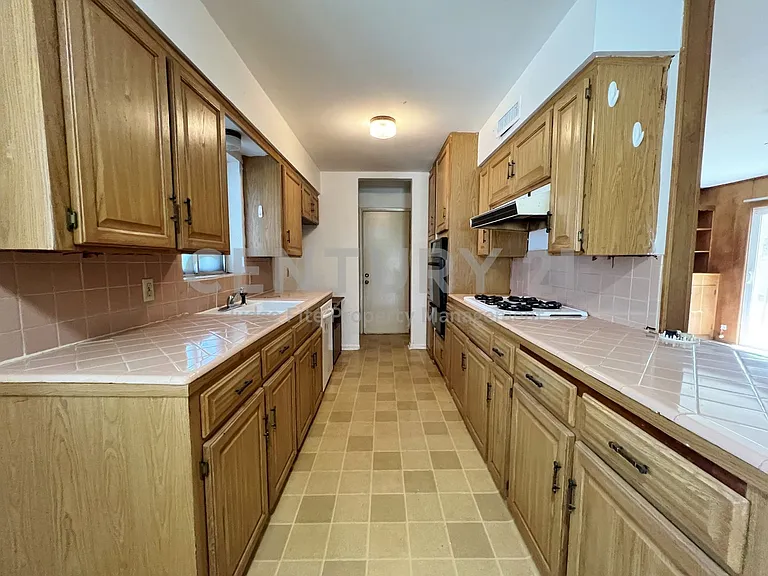 3641 Townsend Dr — Photo 7