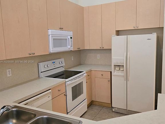 4th image of 1158 NE 32nd Ave Unit 1158