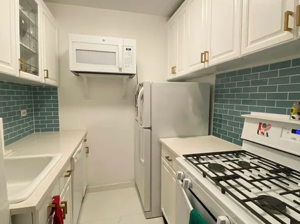 330 East 70th Street image 1 of 10