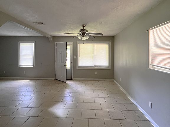 4th image of 1112 Westwood Dr