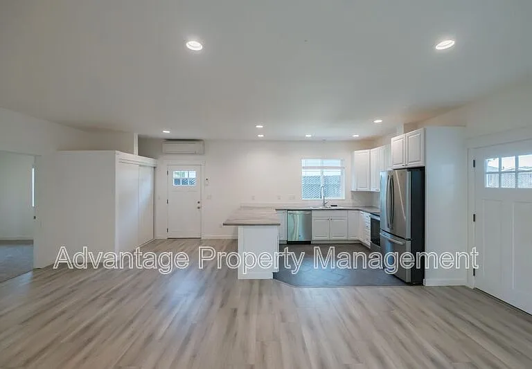 2190 SE Marion St — Photo 14