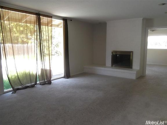 2nd image of 1947 W Benjamin Holt Dr