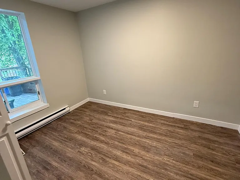 203 Elmwood Ave E — Photo 23