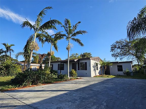 4th image of 1608 NW 11th Pl