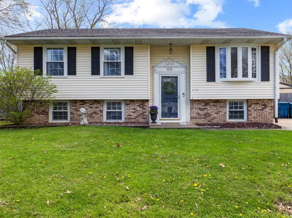 1121 Oakwood Dr, Vermilion, OH 44089
