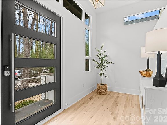 4th image of 720 Ellsworth Rd