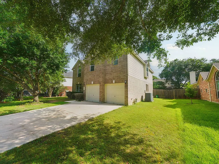 4736 Green Bluff Dr — Photo 6