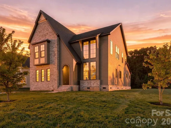 3759 Old Village Dr, Maiden, NC 28650