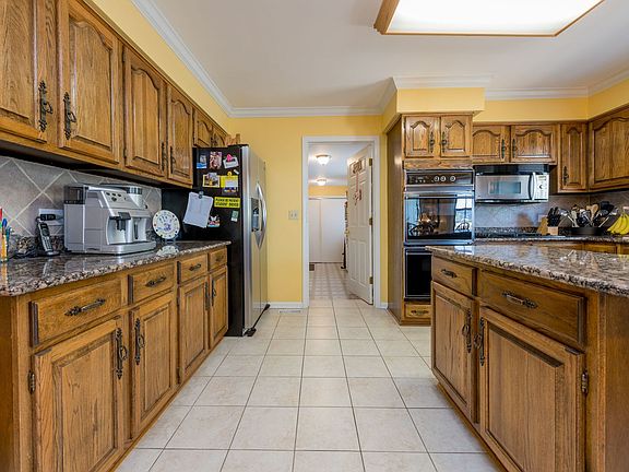 4th image of 755 W Carriageway Cir
