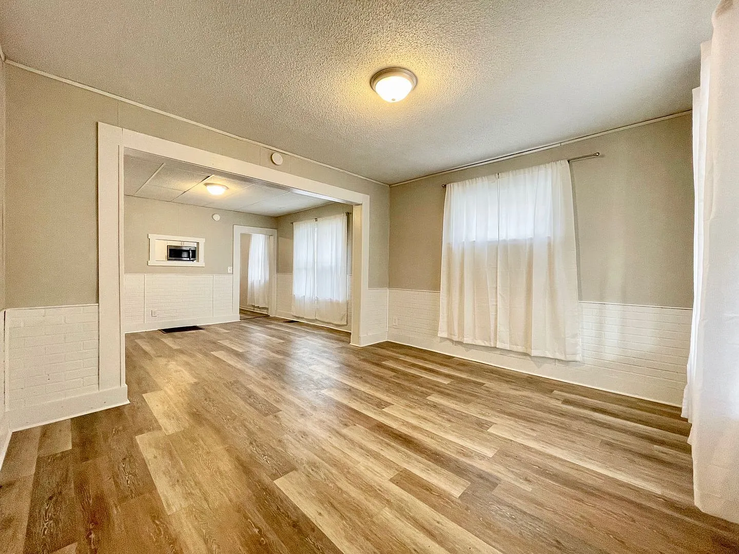 2 bed, 1.0 bath, 1000 sqft, $1,025 — Photo 3