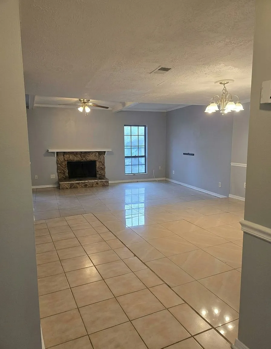 6427 Woodstone Way — Photo 3