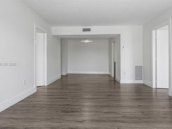 3rd image of 4158 Inverrary Dr APT 409