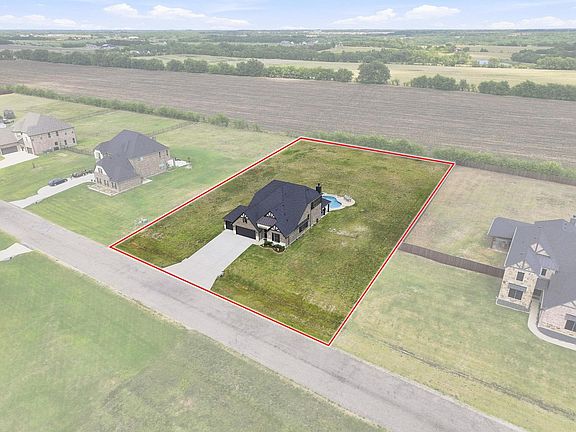 2nd image of 1056 Hickory Ln