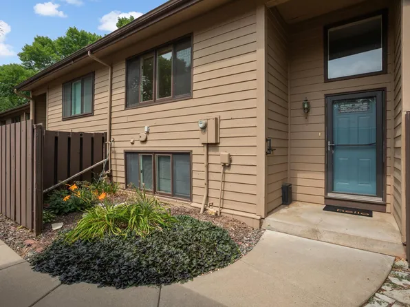 219 W Eagle Lake Dr, Maple Grove, MN 55369