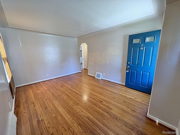 5th image of 21311 Beechwood Ave