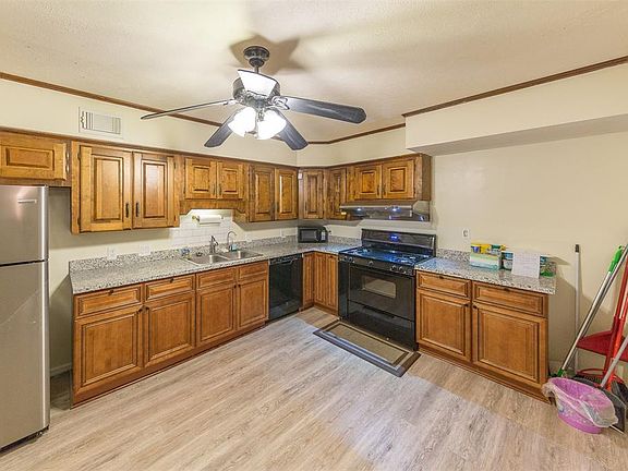 3rd image of 4622 Evergreen St