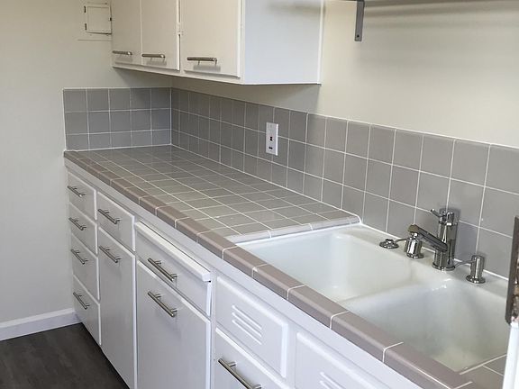 4th image of 559 Miramonte Ave