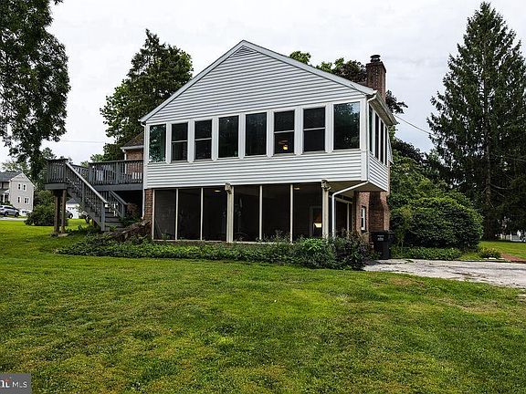 4th image of 10 Golfview Ln
