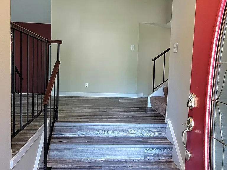 152 Redwood Ave — Photo 4