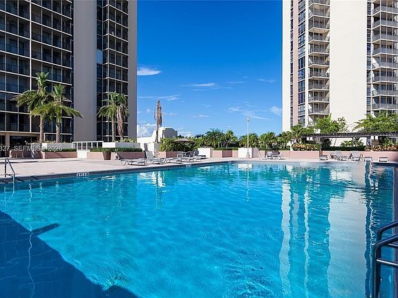 5th image of 20335 N Country Club Dr APT 206