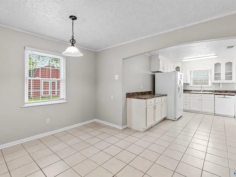 2406 Yorkshire Dr SW — Photo 12