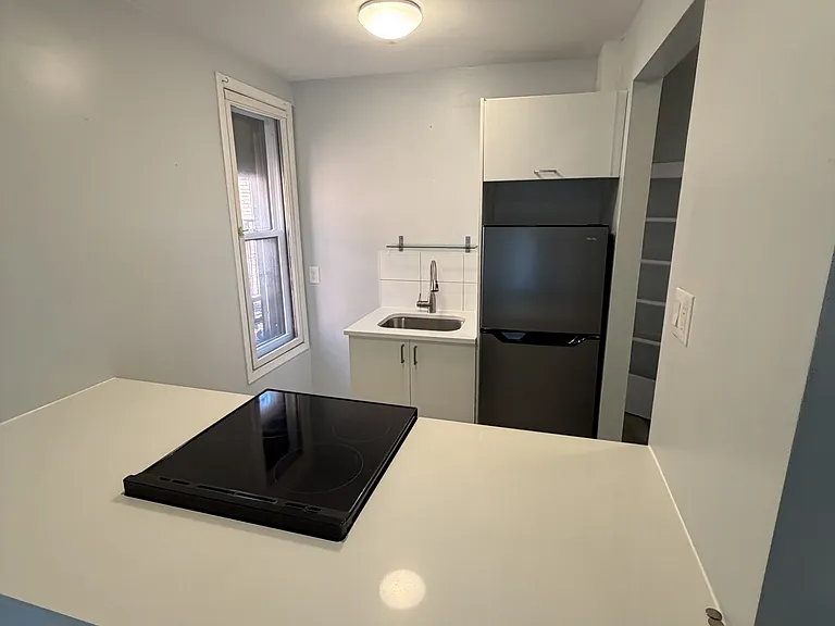 490 Gilmour St #3 — Photo 7