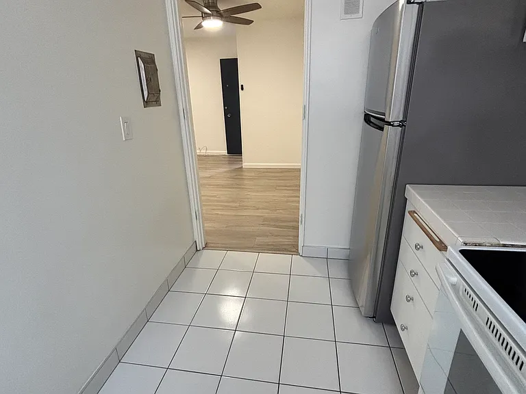 533 S Hudson Ave — Photo 20