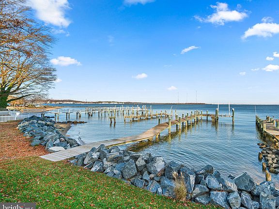 4th image of 7019 Bay Front Dr