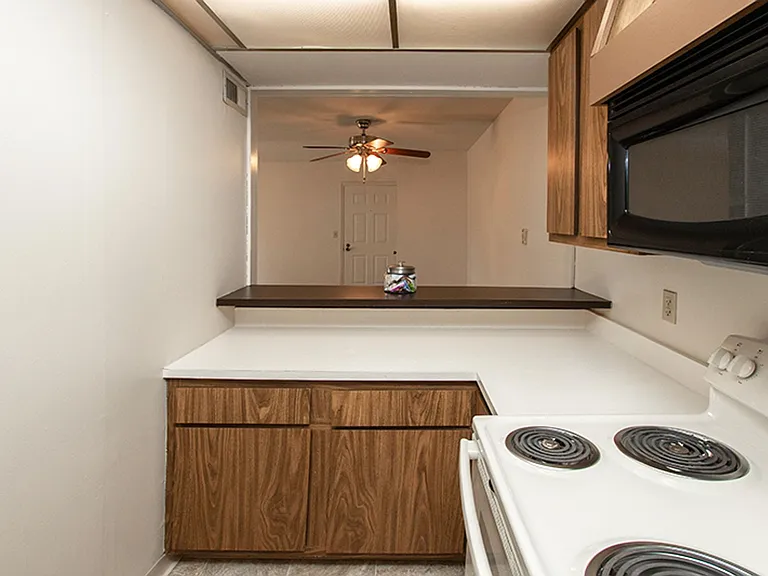 The Ravine Apartment Homes — Photo 11