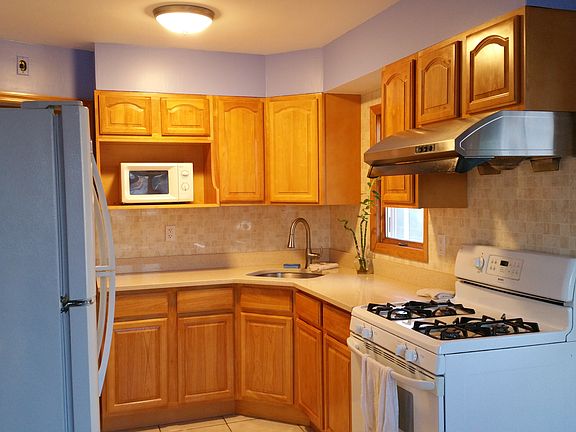 2nd image of 252 Parker Ave