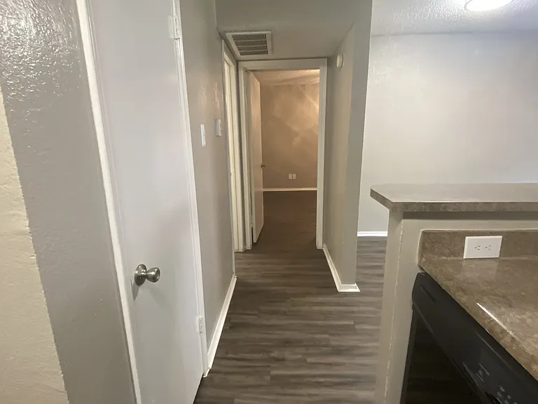 Walnut Creek Apartments — Photo 17