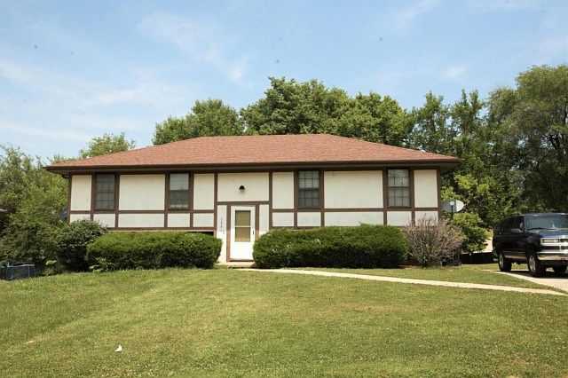 1st image of 3201 Squire Ln