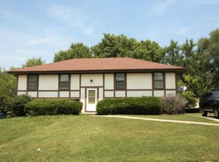3201 Squire Ln, Country Club, MO 64506