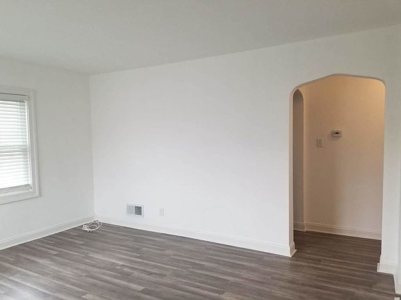 2nd image of 728 Greenbay Ave