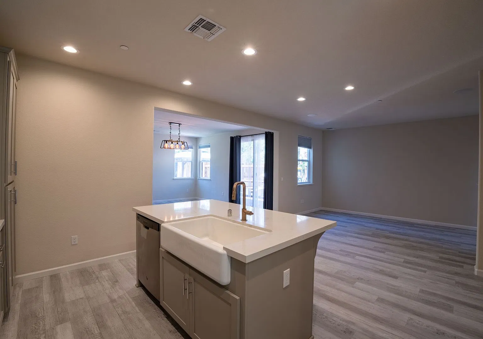 Modern 2020 Build home in Modesto, 3 bed 3.5 bath — Photo 4