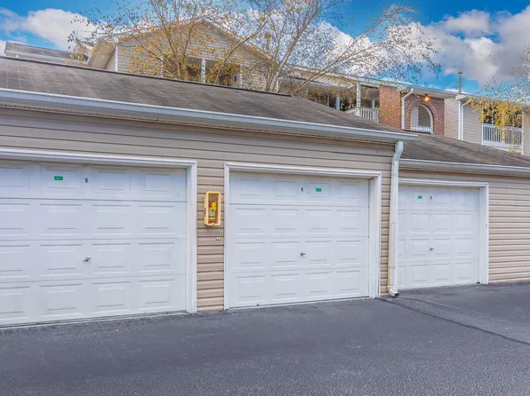 Arbors at Windsor Lake Apartments