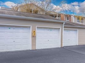 Arbors at Windsor Lake Apartments