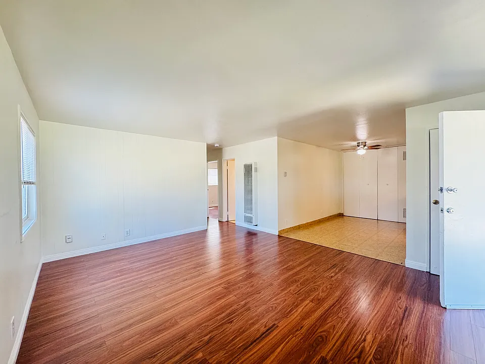 2340 W Greenacre Ave #1
