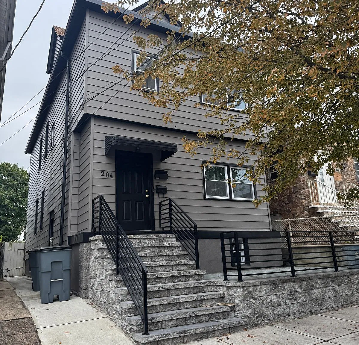 3 bed, 1000 sqft, $2,500 — Photo 1