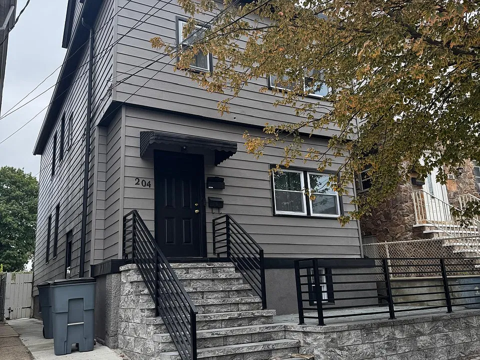 204 Cambridge Ave #2-1
