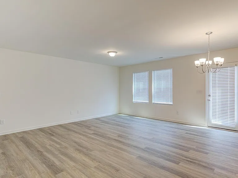 2820 Killian Ct — Photo 5